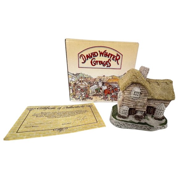 David Winter Cottages The Village Shop 1982 John Hine Studios Box COA Britain - Picture 1 of 12